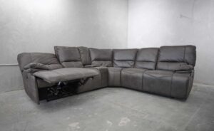 סלון פינתי מודולרי עם ריקליינרים חשמליים דגם סונטו – אפור כהה